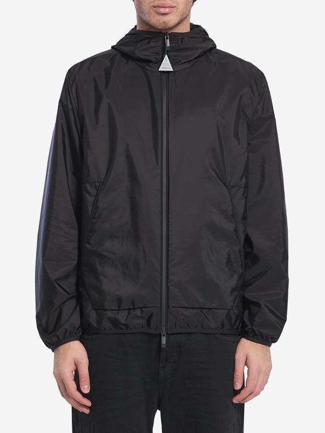 p25_moncler_p25-moncler-1a00105539zd999.jpg