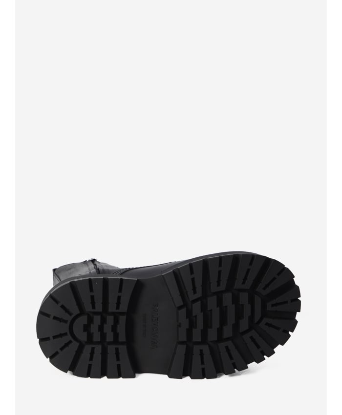 p25_balenciaga_p25-balenciaga-813689wcda110005p.jpg
