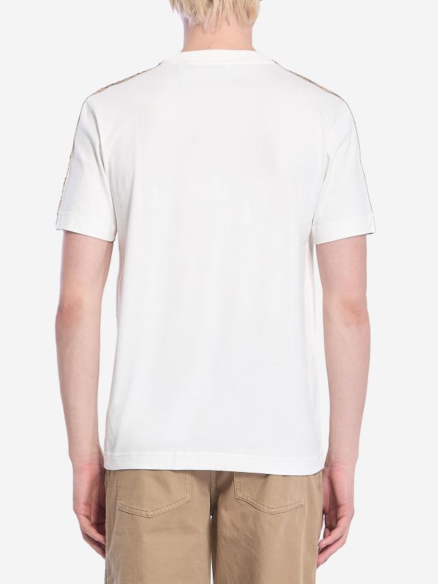p25_burberry_p25-burberry-8106246b87641p.jpg