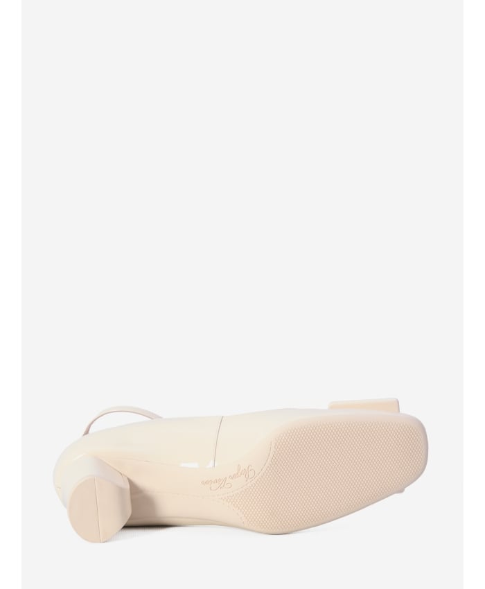 p25_roger-vivier_p25-roger-vivier-rvw76141300d1pc0194p.jpg