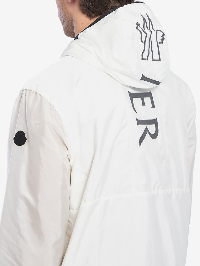 p25_moncler_p25-moncler-1a00105539zd0412p.jpg