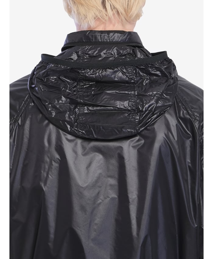 p25_moncler-mercedes_p25-moncler-mercedes-1a00015m61899992p.jpg