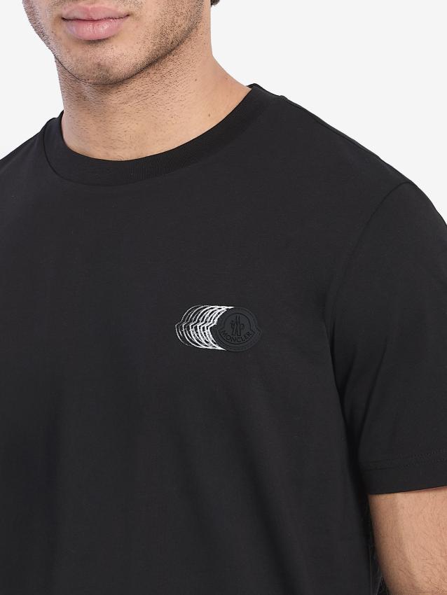 p25_moncler_p25-moncler-8c0002889a179992p.jpg