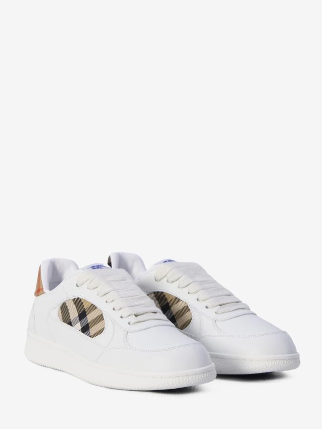 p25_burberry_p25-burberry-8108649a14642p.jpg