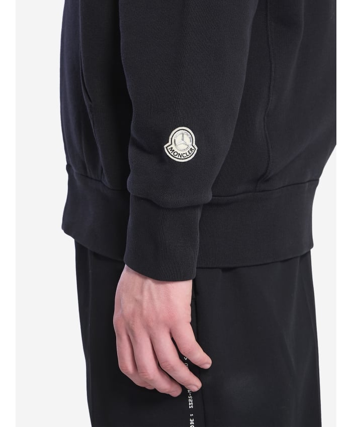 p25_moncler-mercedes_p25-moncler-mercedes-8g0000489awv9993p.jpg