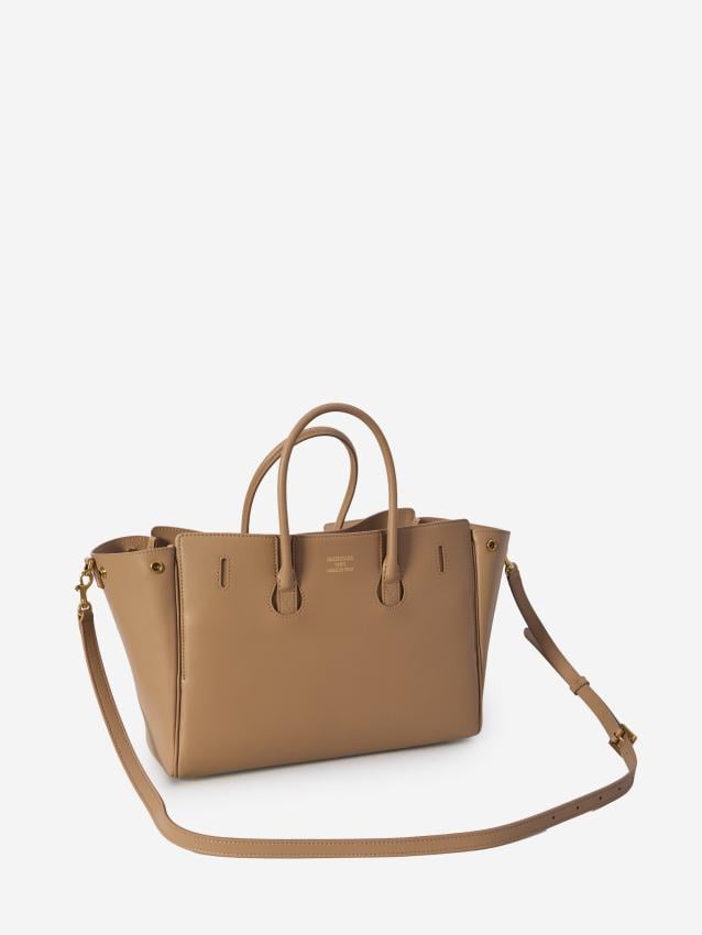 p25_balenciaga_p25-balenciaga-8125452abav26215p.jpg