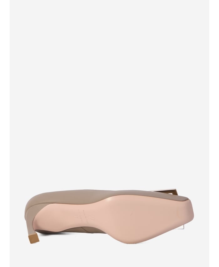 p25_roger-vivier_p25-roger-vivier-rvw40015280nk0cc4155p.jpg
