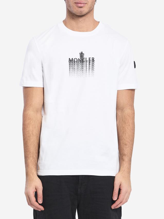 p25_moncler_p25-moncler-8c0002989a17001.jpg