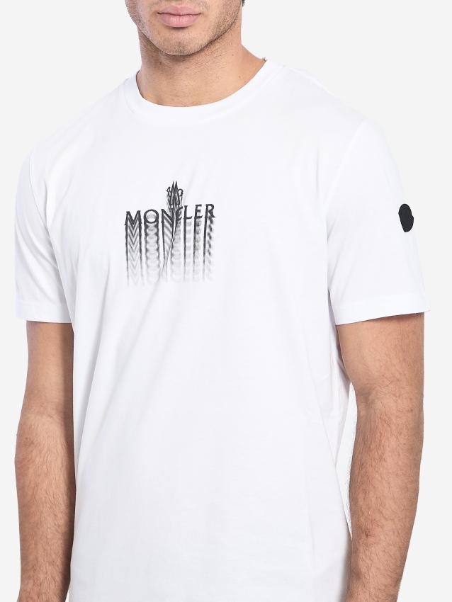 p25_moncler_p25-moncler-8c0002989a170012p.jpg
