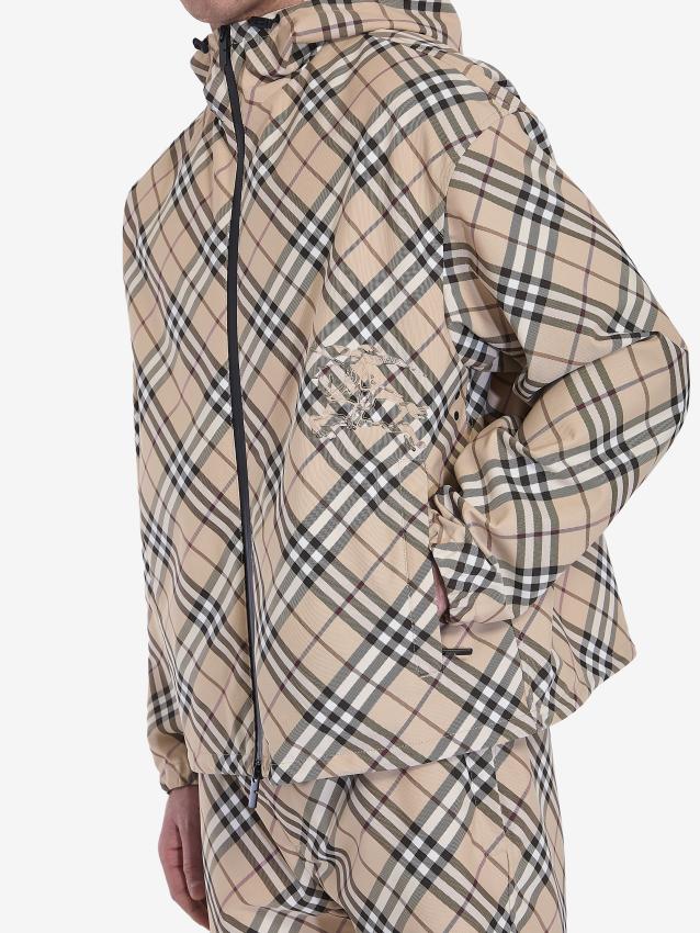 p25_burberry_p25-burberry-8101493a56863p.jpg