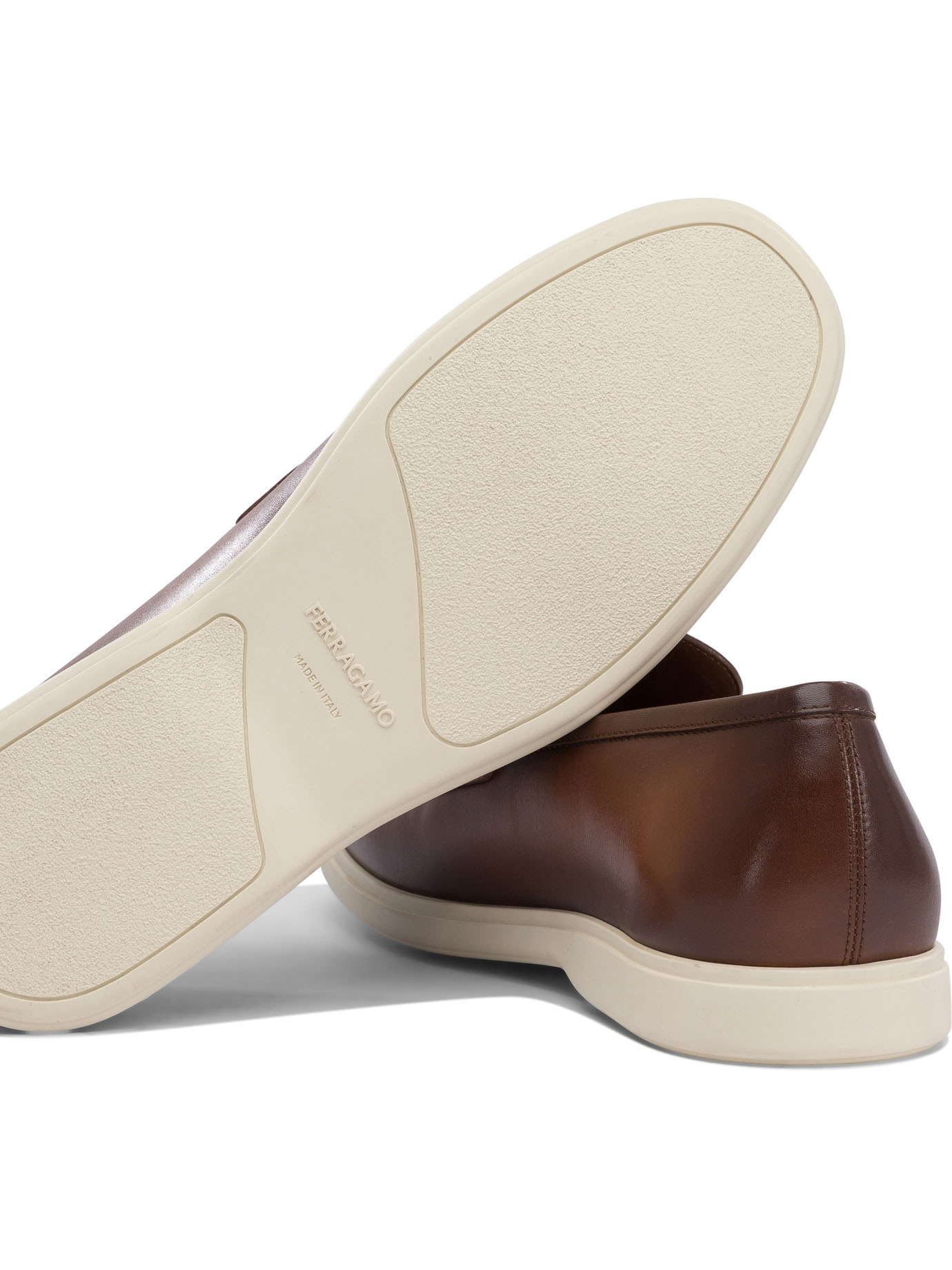 20250127200434887_S25---ferragamo---0778817_4_P.JPG