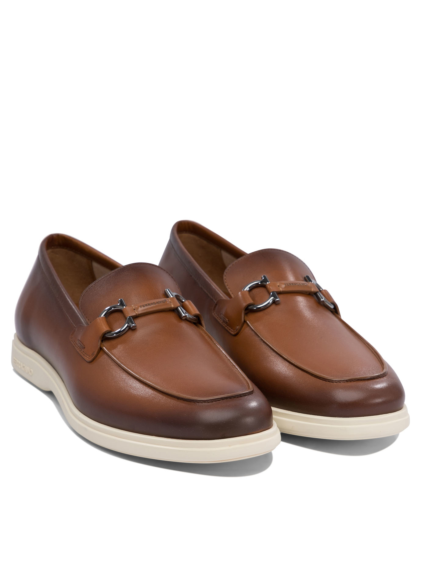 20250127200435090_S25---ferragamo---0778817_1_P.JPG