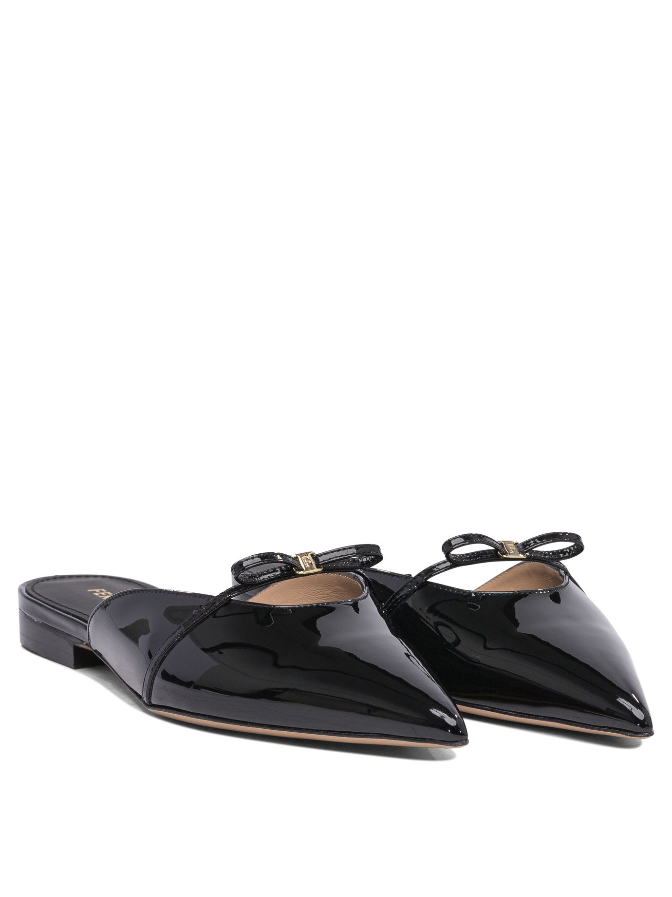 20250228125051715_S25---ferragamo---0781112_1_P.JPG