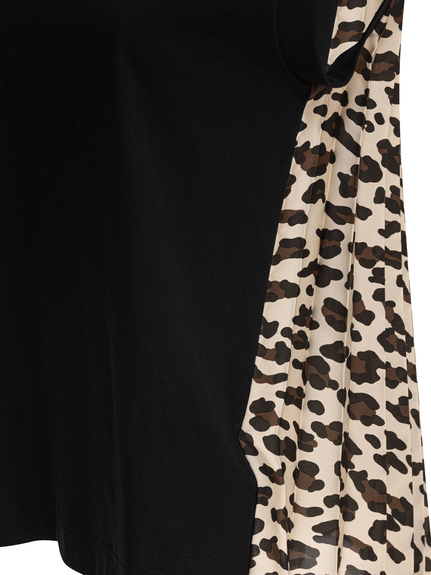 20250326202139151_S25---sacai---25-07908061_3_P.JPG