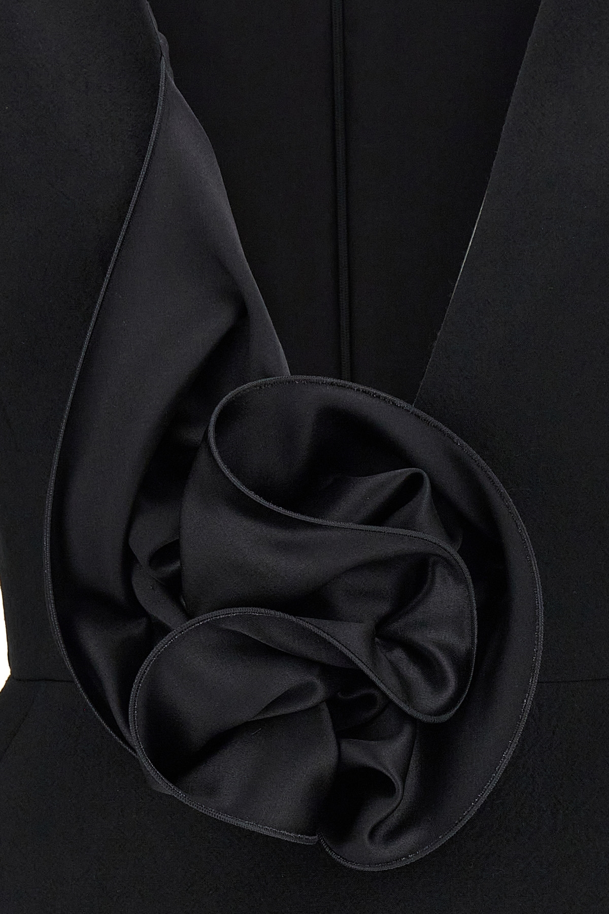 444525BLACK_09_P_2025-03-21T10-01-29.995Z.jpg