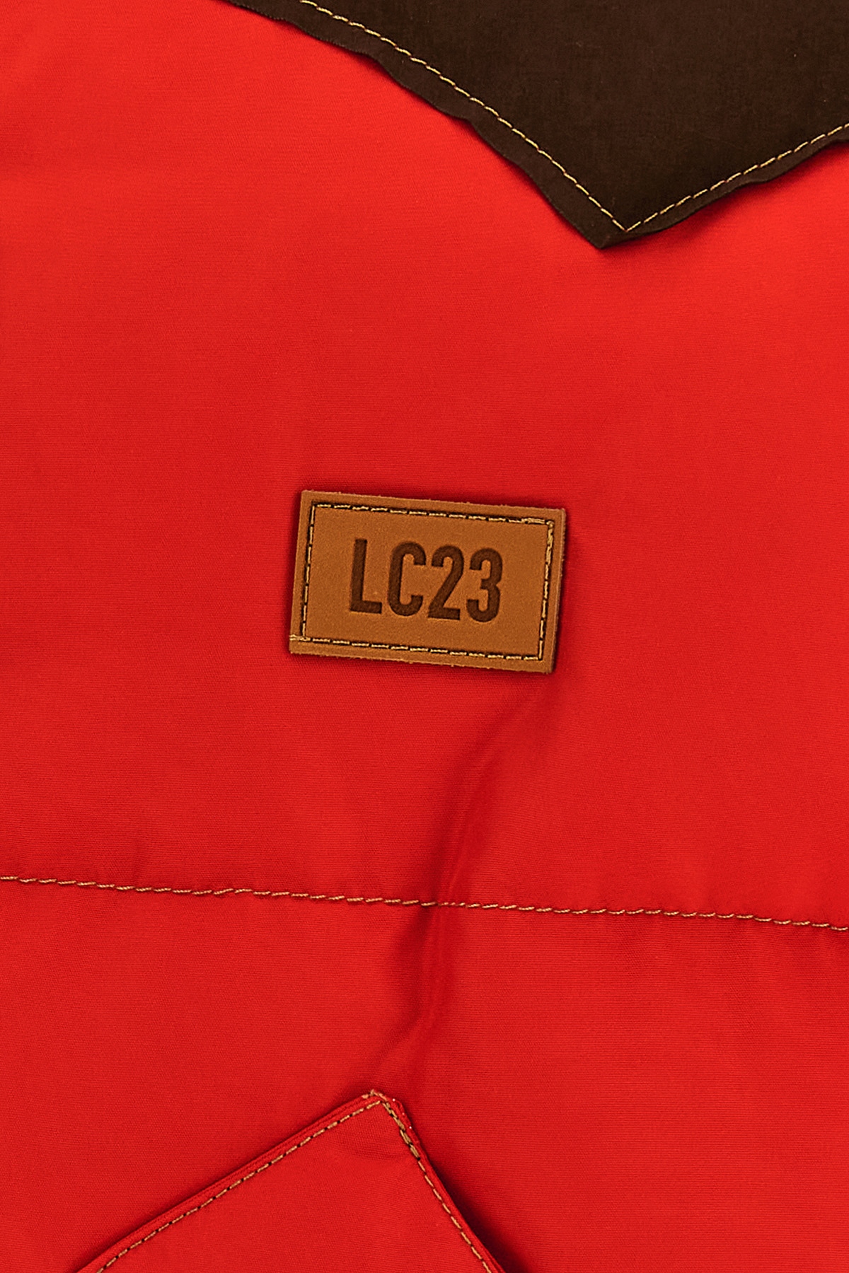 J712RED_10_P_2023-10-04T11-13-57.174Z.jpg
