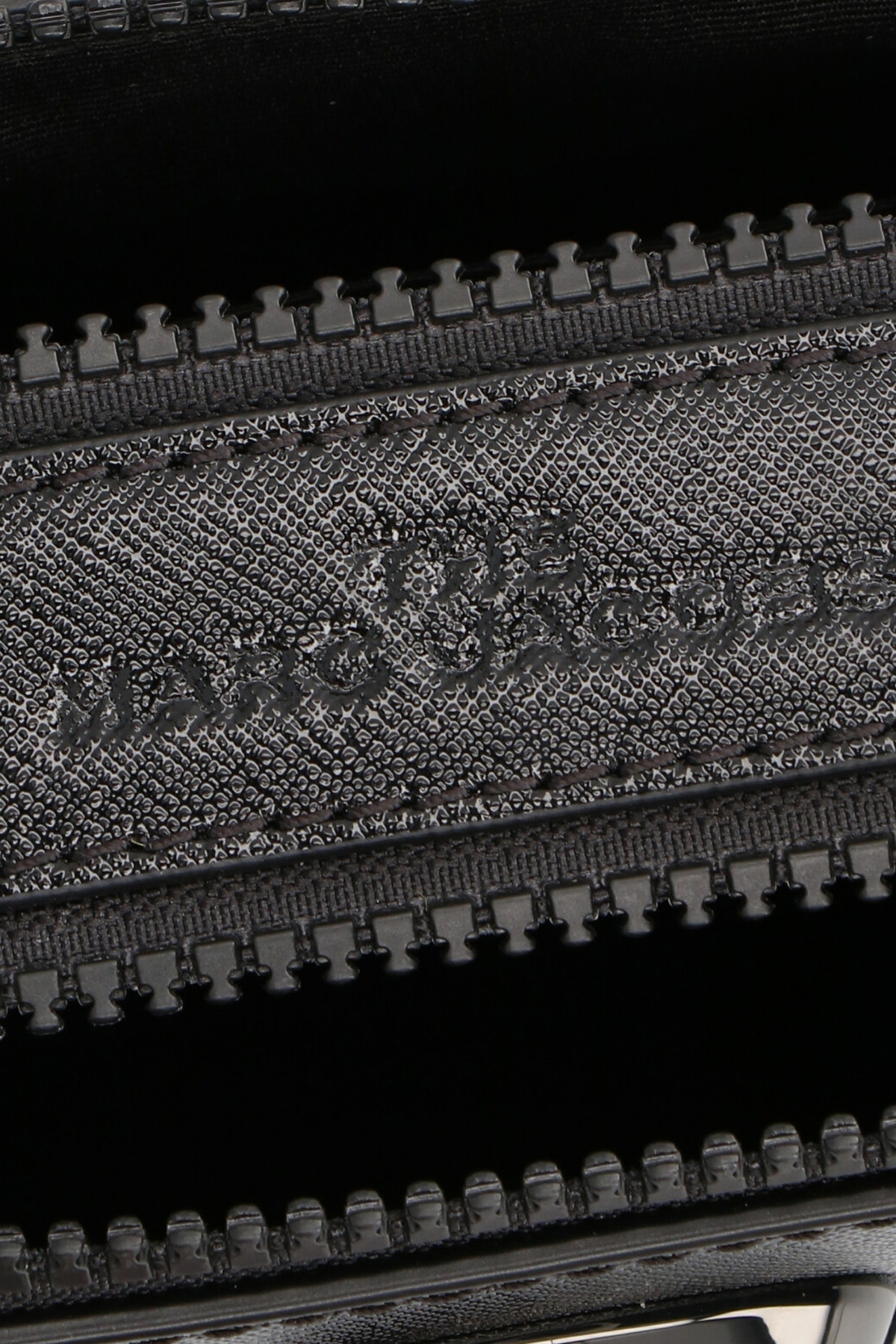 M0014867001_06_P_2023-12-13T08-10-29.237Z.jpg