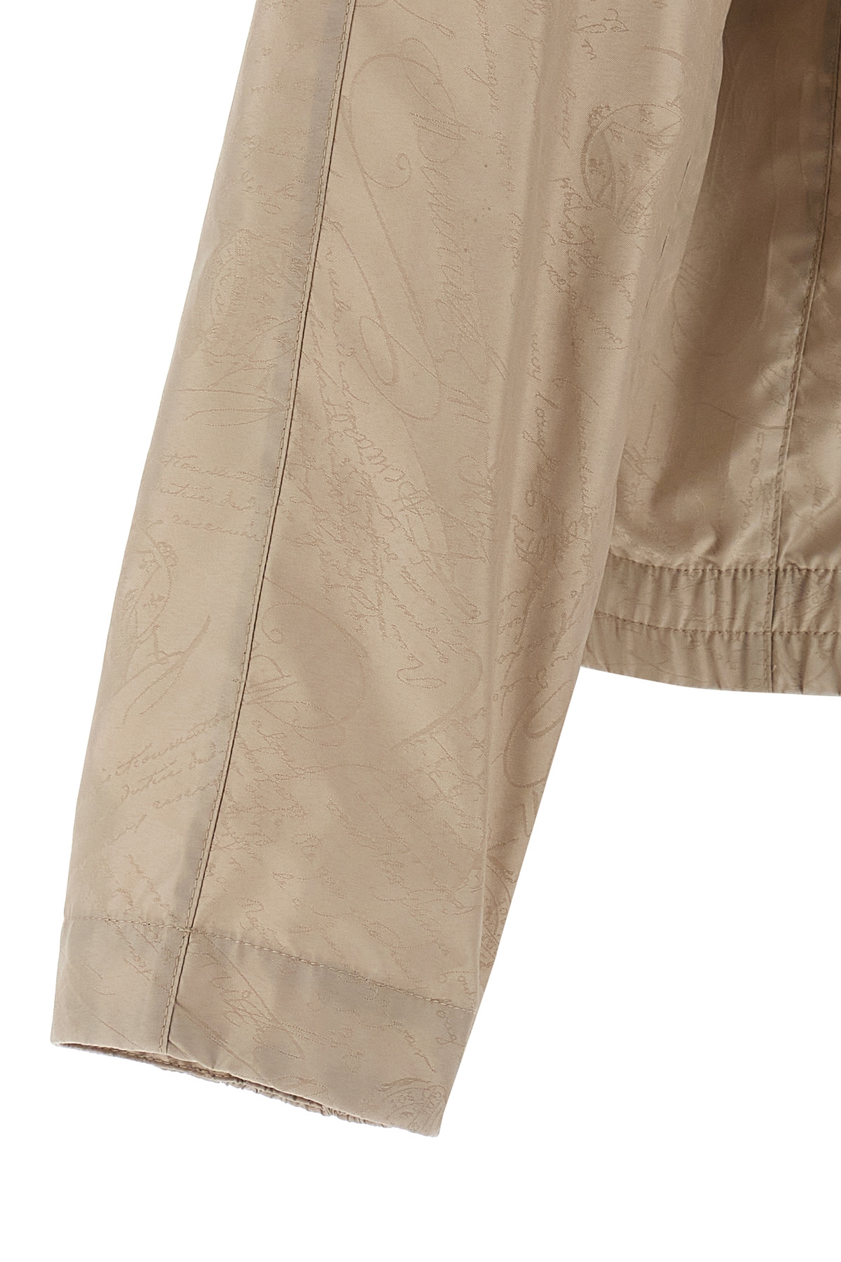 R28OBU100001D48_09_P_2025-02-21T09-40-38.864Z.jpg