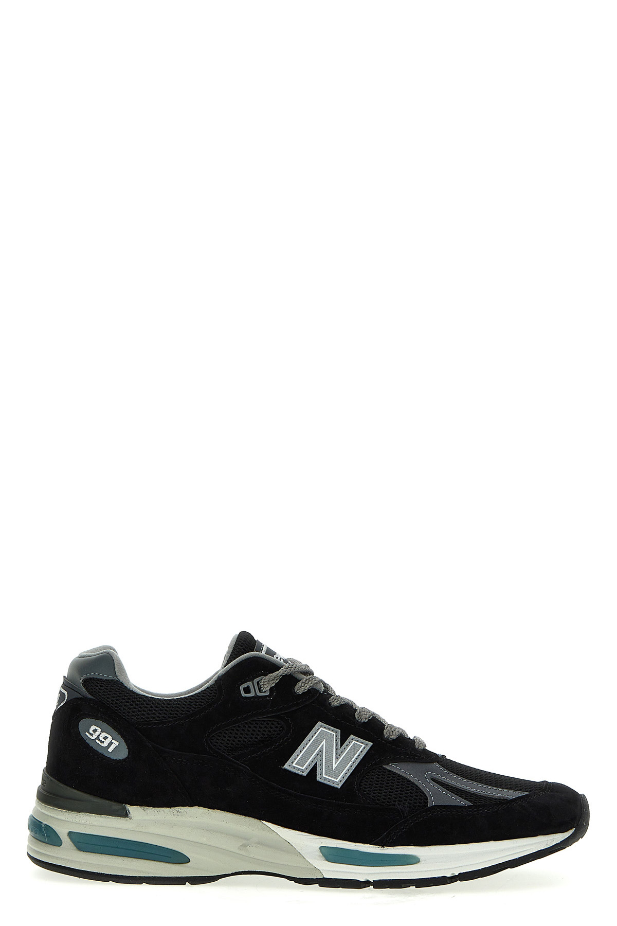 991v2 스니커즈