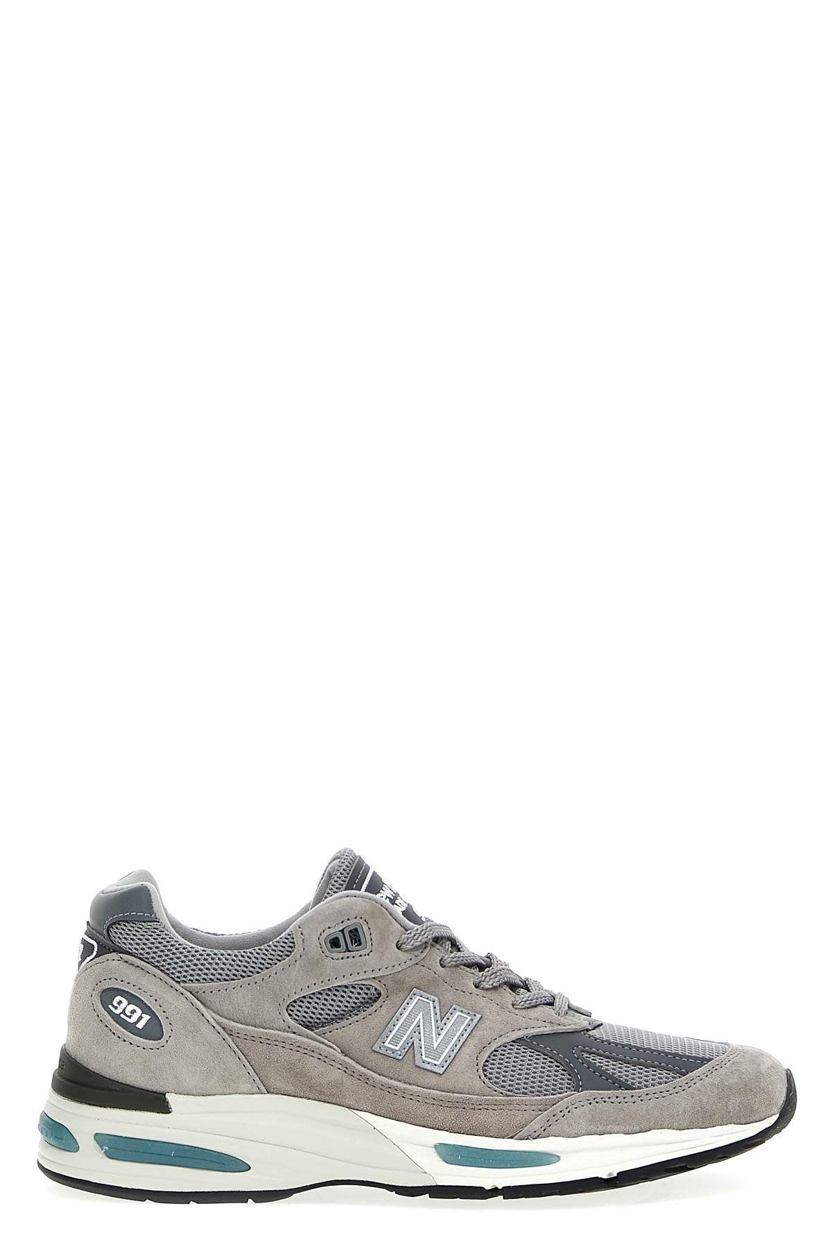 991v2 스니커즈