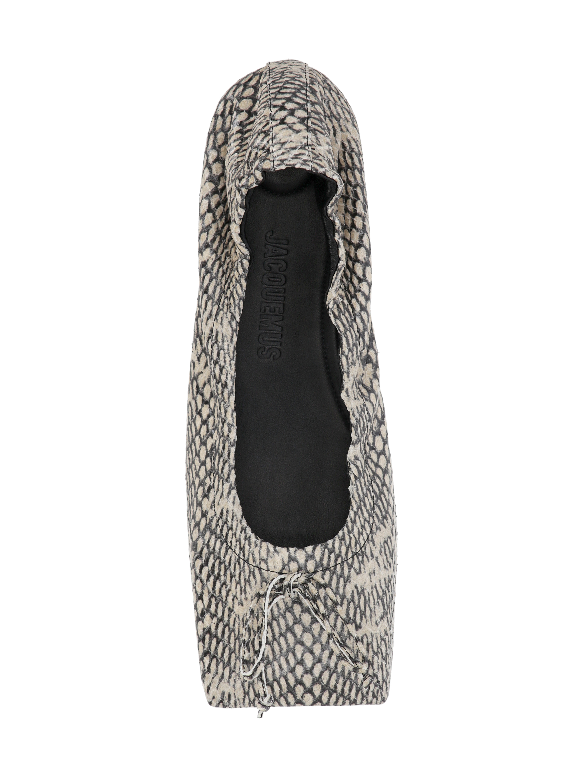 SS25---JACQUEMUS---243FO1573233150_3_P.JPG