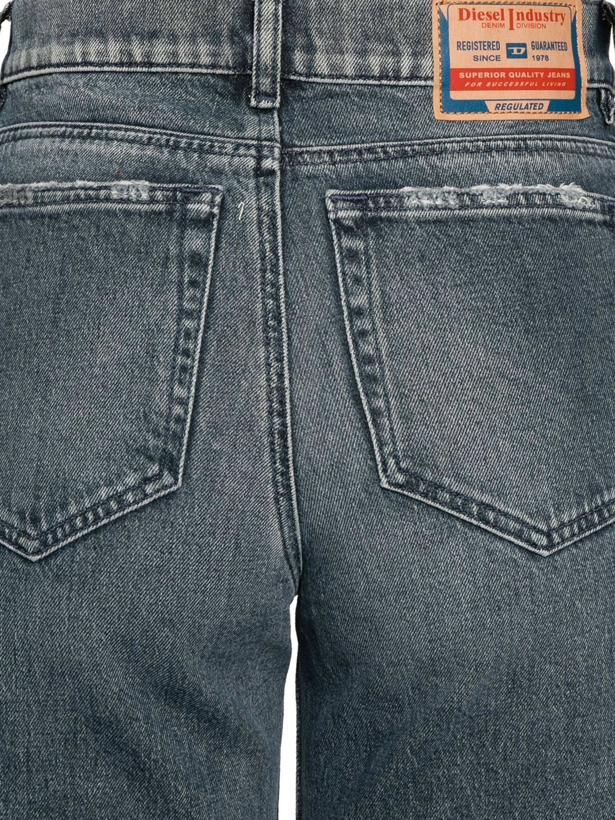 SS25---DIESEL---A03624007Y701_2_P.JPG
