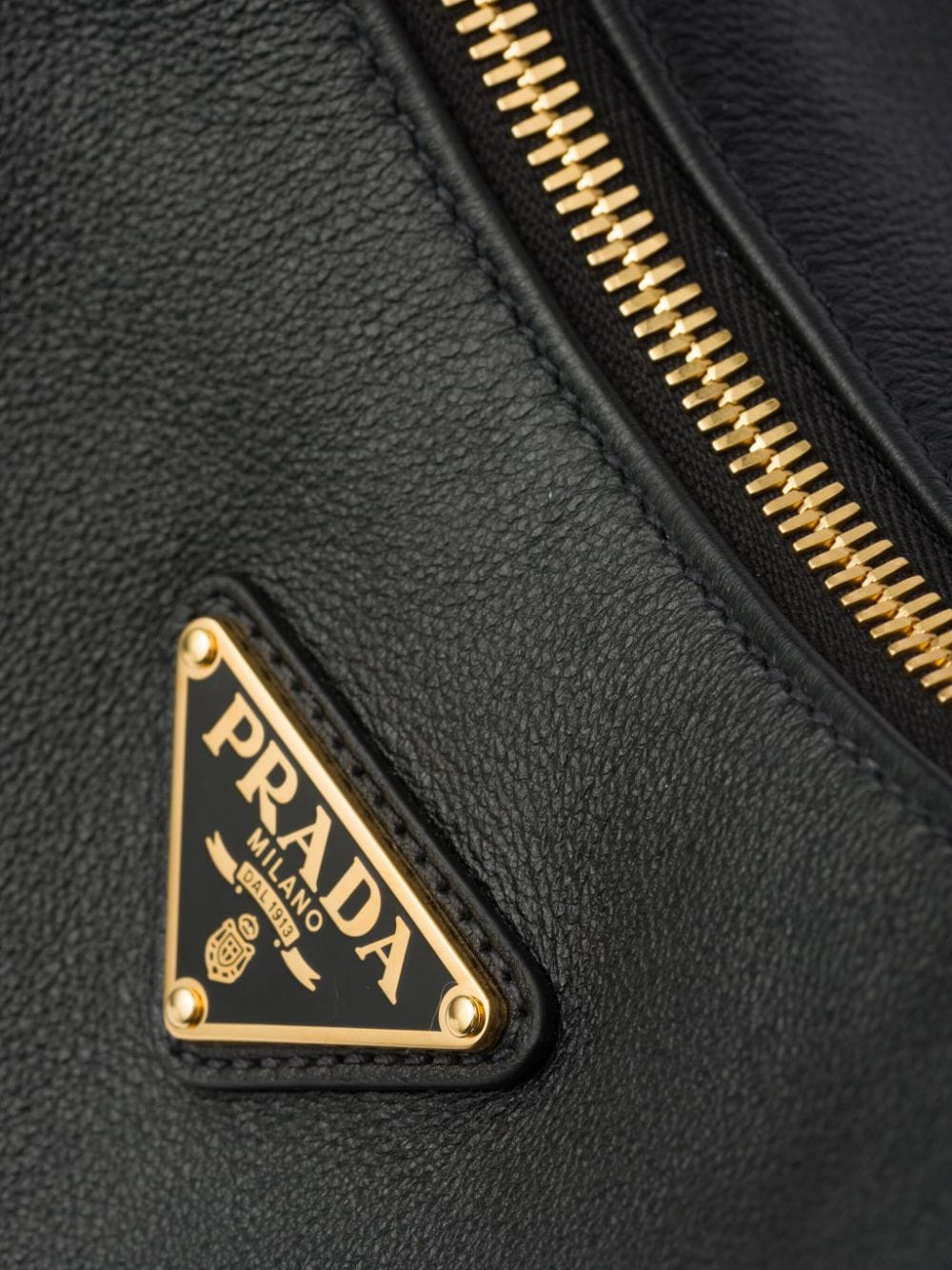 AI24---PRADA---1BC212VOVO2CYSF0002_4_P.JPG