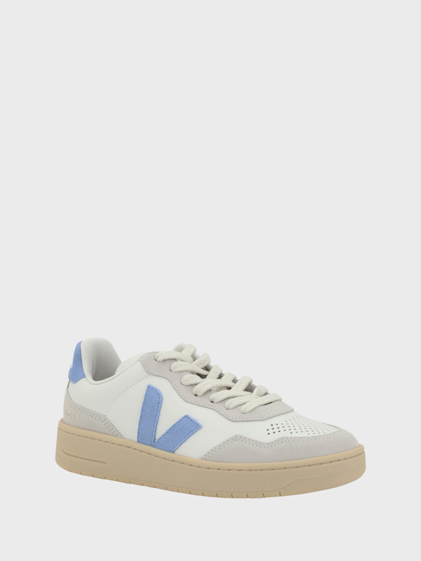 V90 스니커즈